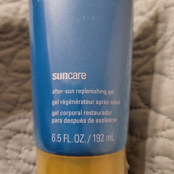 Mary Kay After-Sun Replenishing Gel - 2 Items - Picture 2 of 3